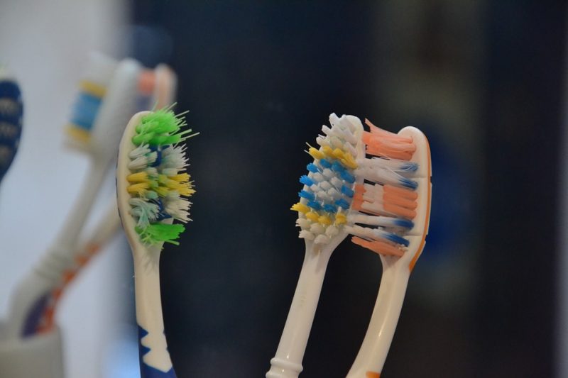 lavare denti movimenti